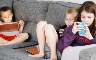 Managing Screen Time and Technology Use to Boost Your Child’s Focus in School